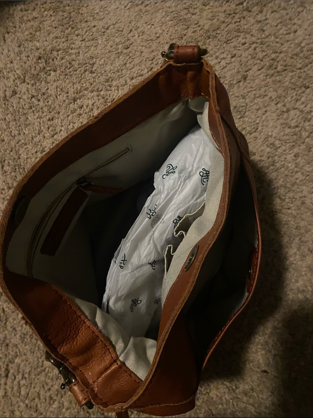 AMERICAN Leather Shoulder Bag in Cognac Brown - Picture 5 of 8